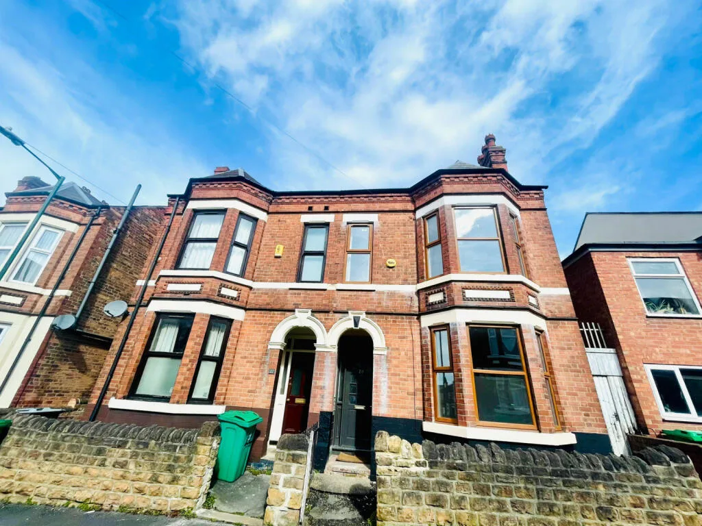4 bedroom semi-detached house for rent