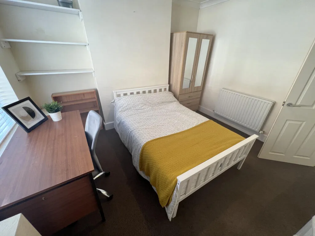4 bedroom semi-detached house for rent