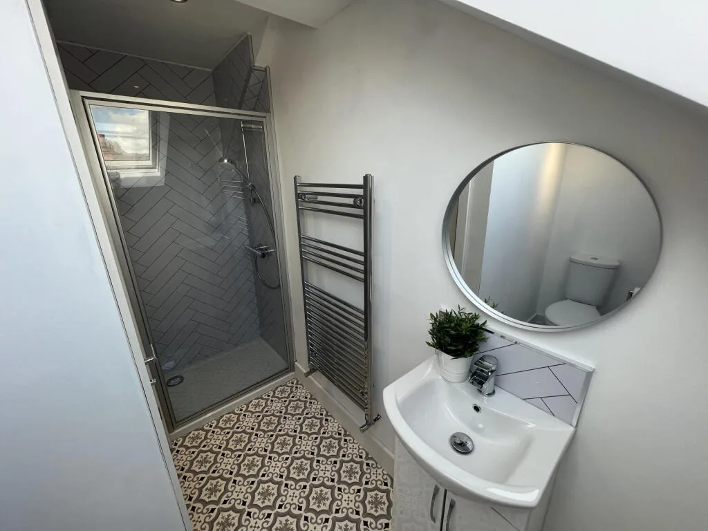 4 bedroom semi-detached house for rent