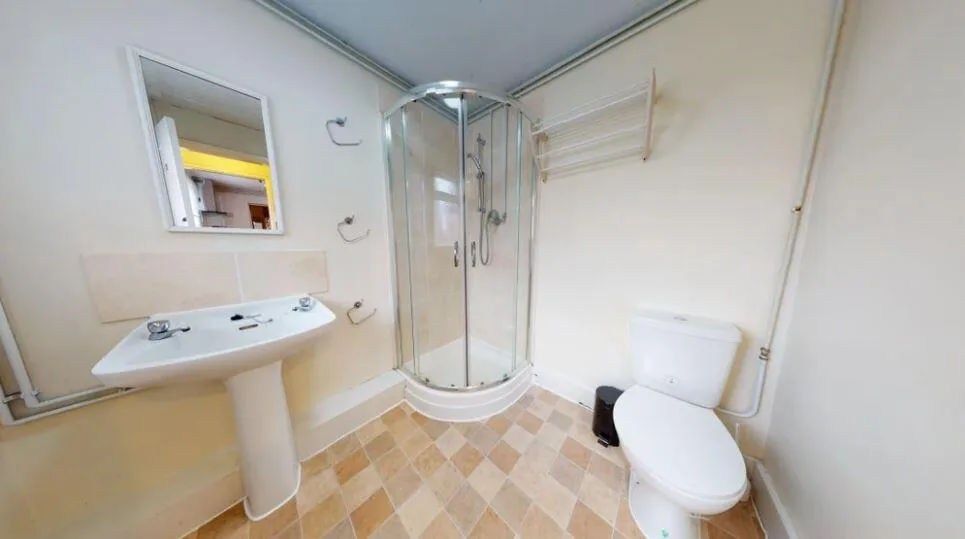 4 bedroom semi-detached house for rent