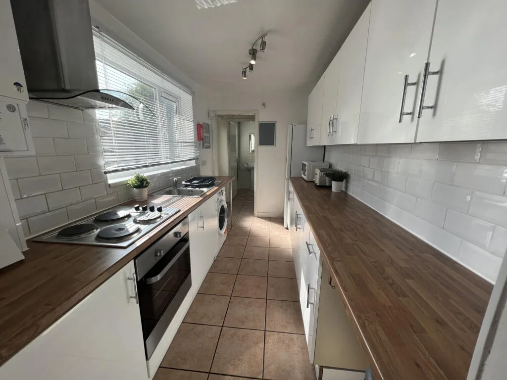 4 bedroom semi-detached house for rent