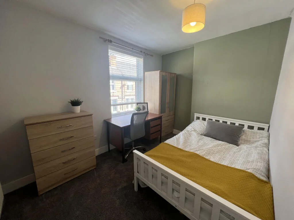 4 bedroom semi-detached house for rent