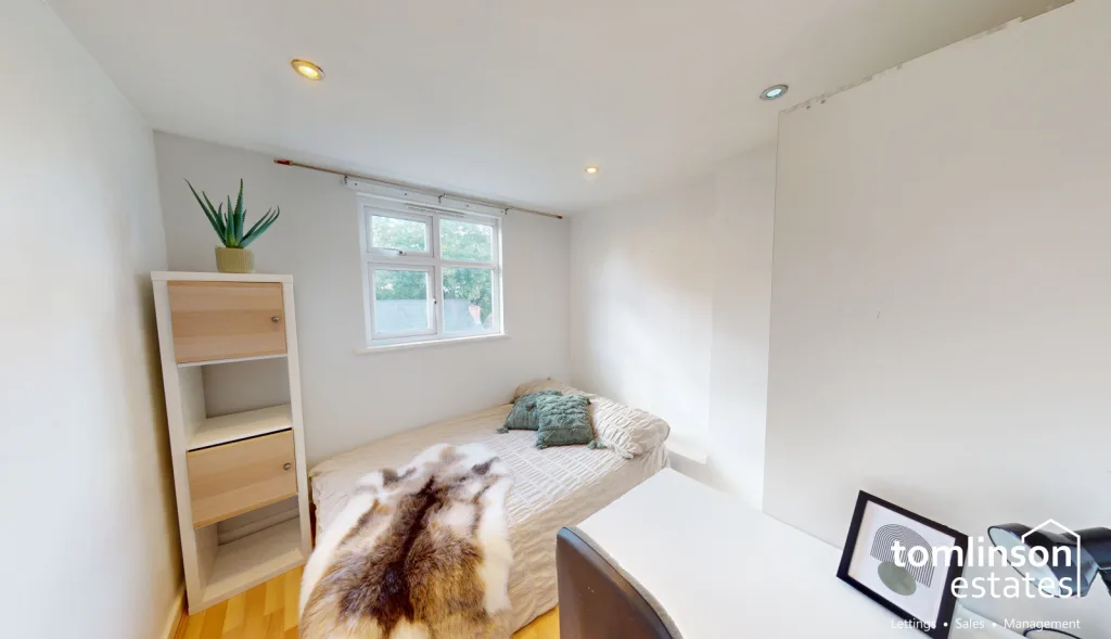6 bedroom semi-detached house for rent