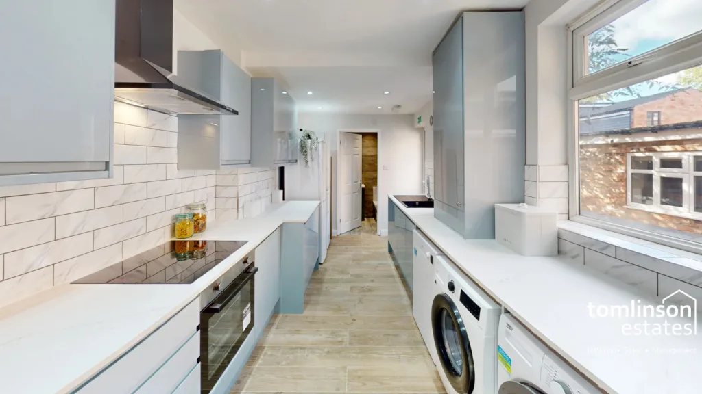 6 bedroom semi-detached house for rent