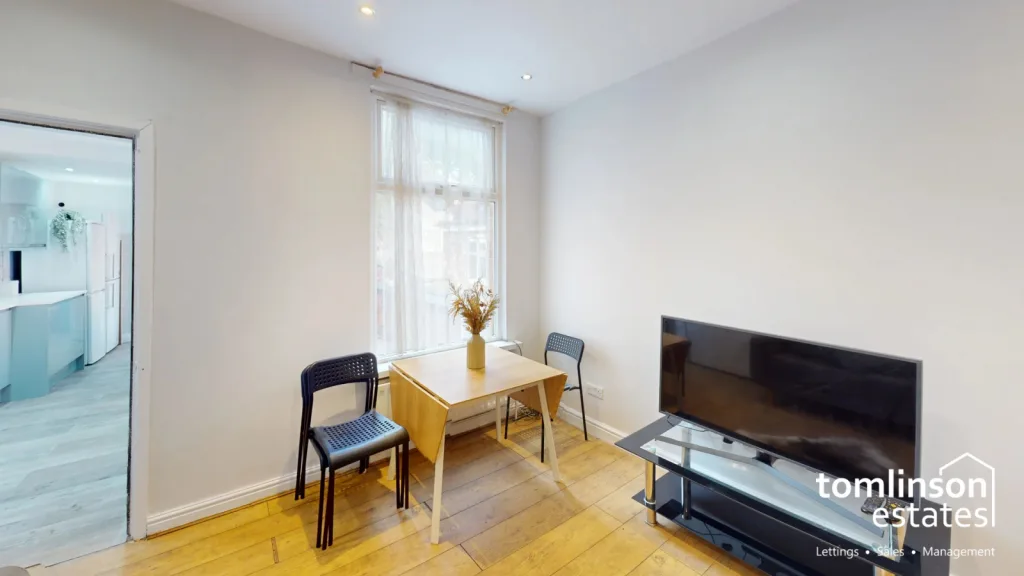 6 bedroom semi-detached house for rent