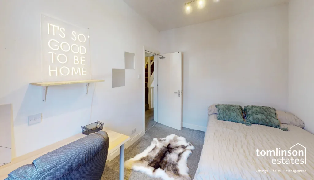 6 bedroom semi-detached house for rent