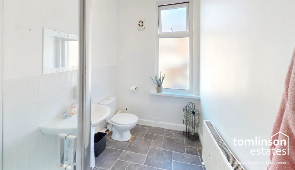 6 bedroom semi-detached house for rent