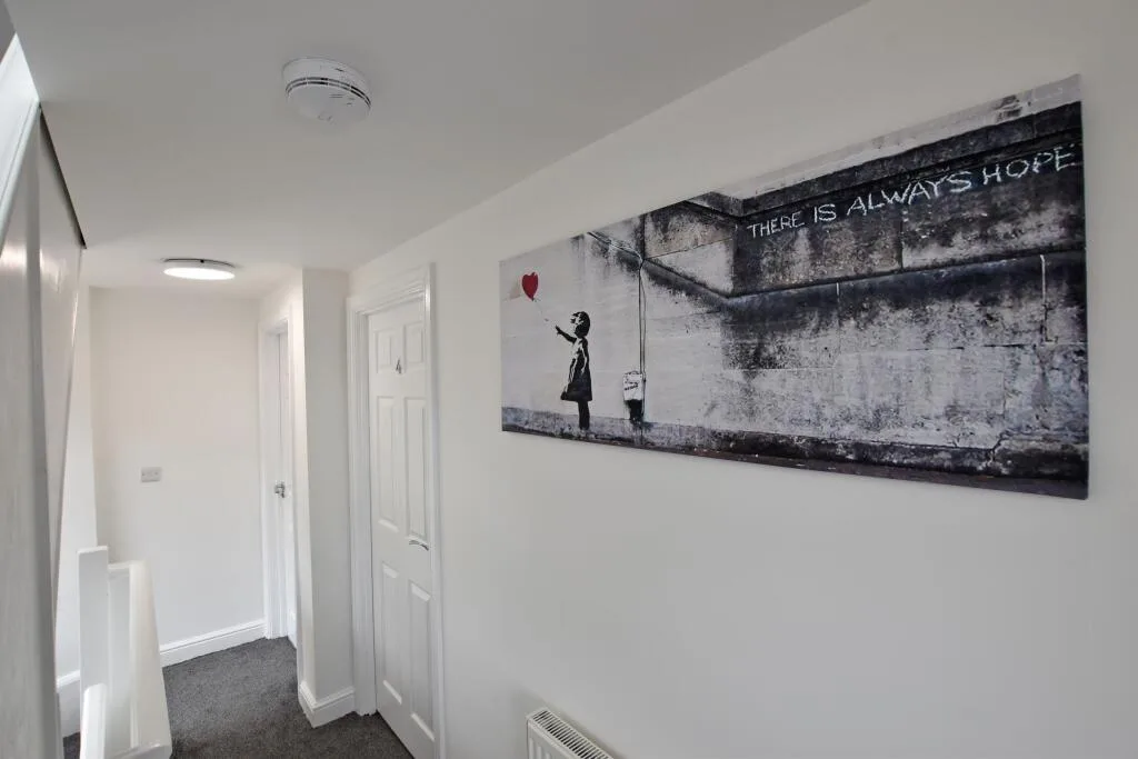 6 bedroom semi-detached house for rent