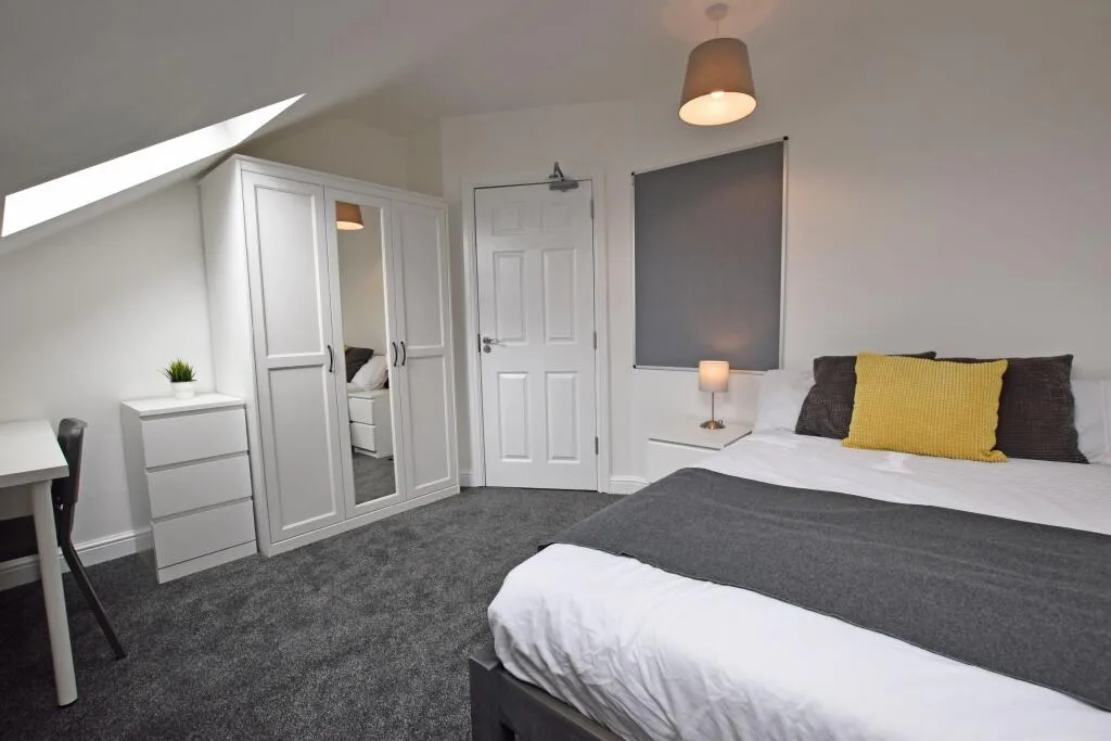 6 bedroom semi-detached house for rent