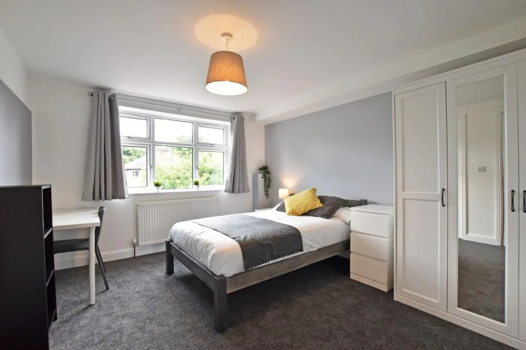 6 bedroom semi-detached house for rent