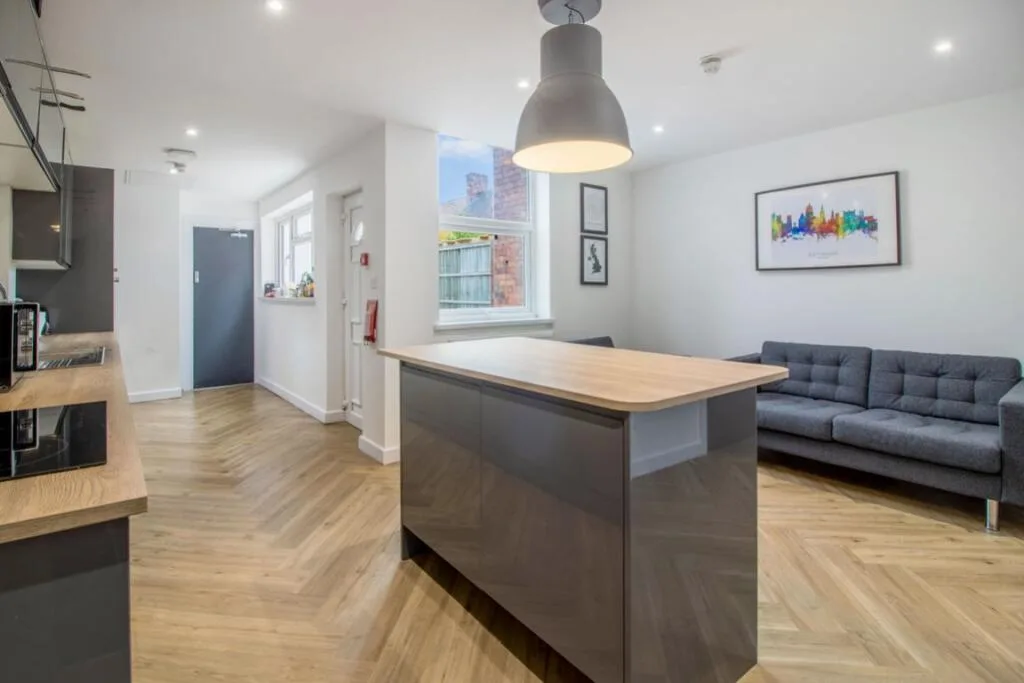 6 bedroom house of multiple occupation for rent