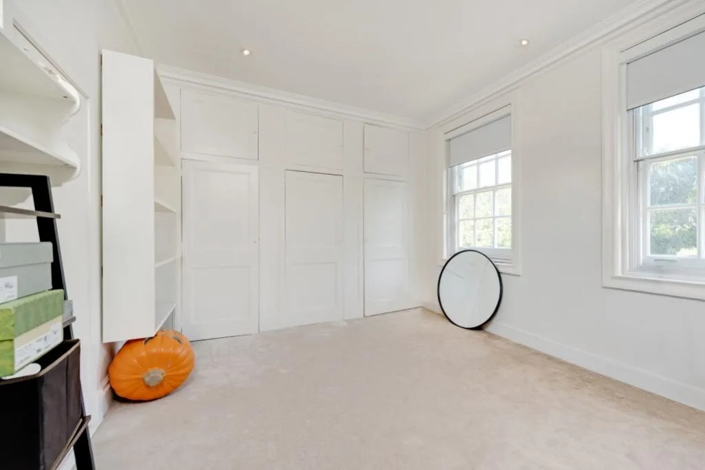 5 bedroom semi-detached house for rent