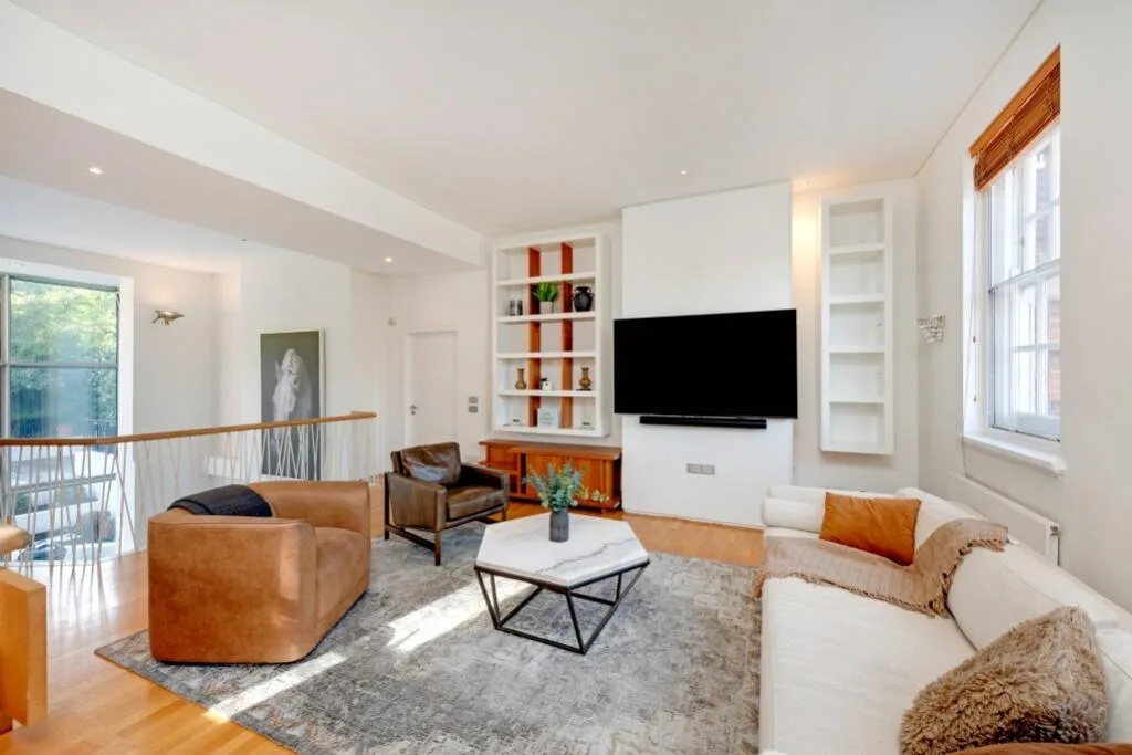 5 bedroom semi-detached house for rent
