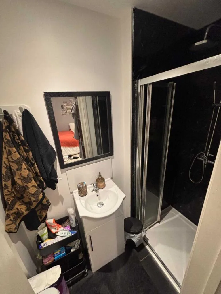 8 bedroom semi-detached house for rent