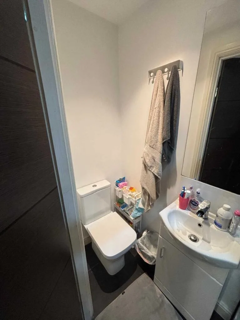 8 bedroom semi-detached house for rent
