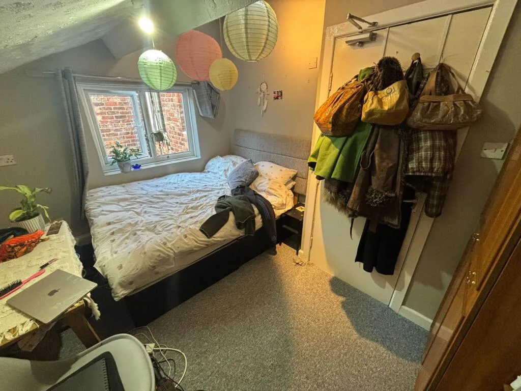 8 bedroom semi-detached house for rent