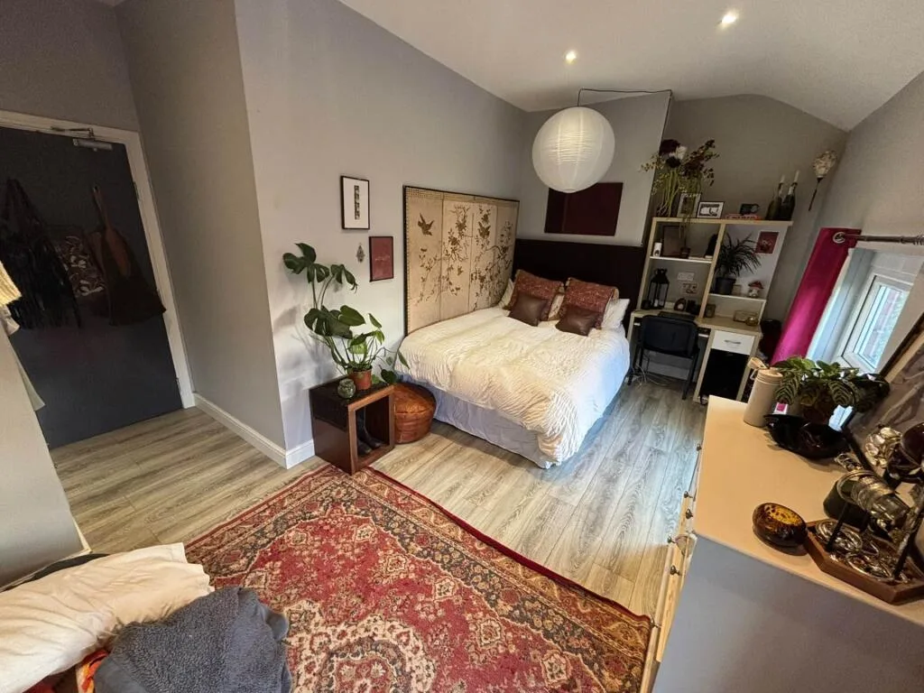 8 bedroom semi-detached house for rent
