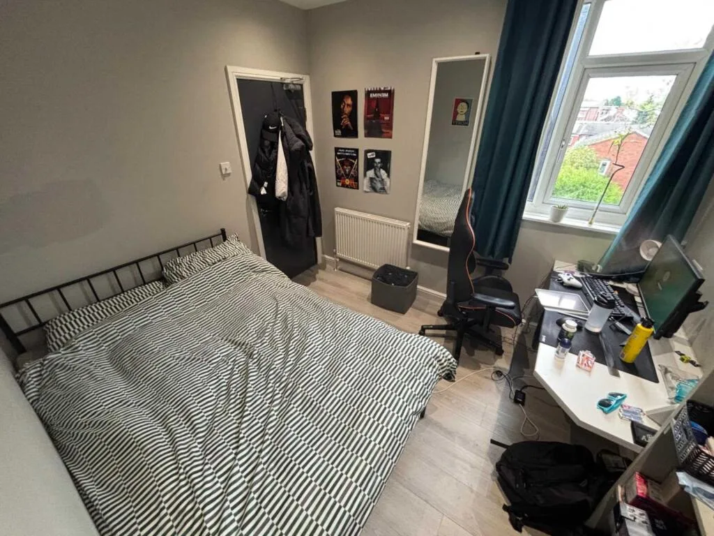 8 bedroom semi-detached house for rent