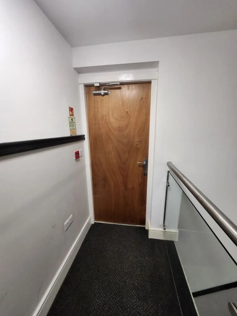 6 bedroom semi-detached house for rent