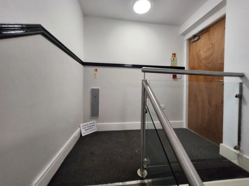6 bedroom semi-detached house for rent