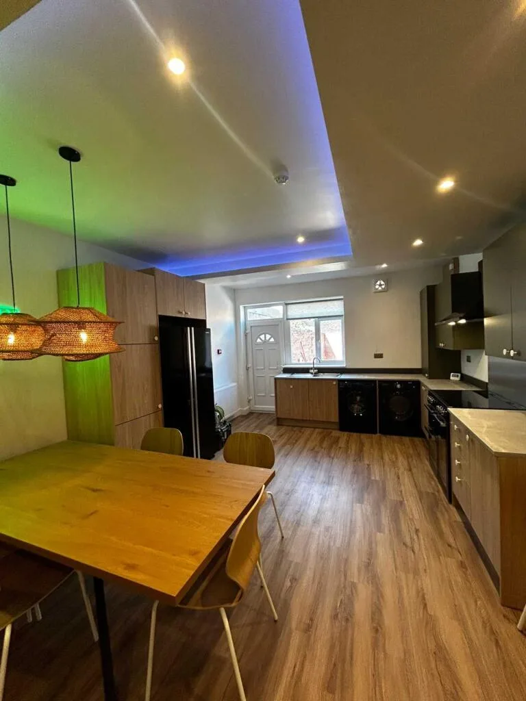 6 bedroom terraced house for rent
