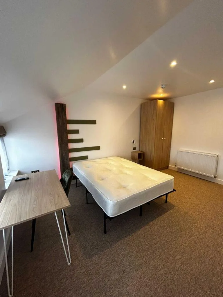 6 bedroom terraced house for rent