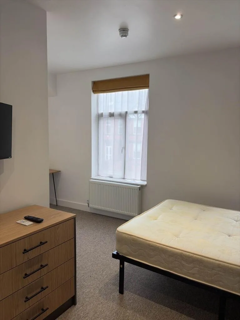 6 bedroom terraced house for rent