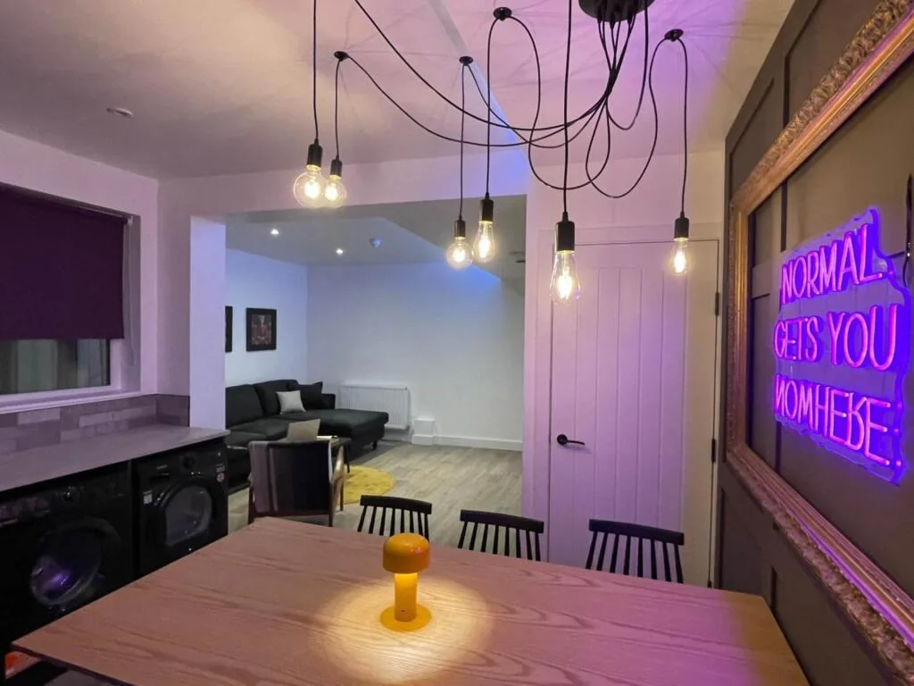 6 bedroom terraced house for rent