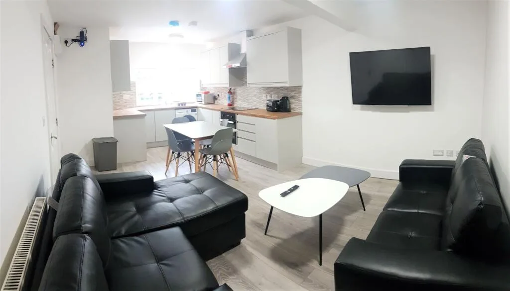 4 bedroom flat for rent