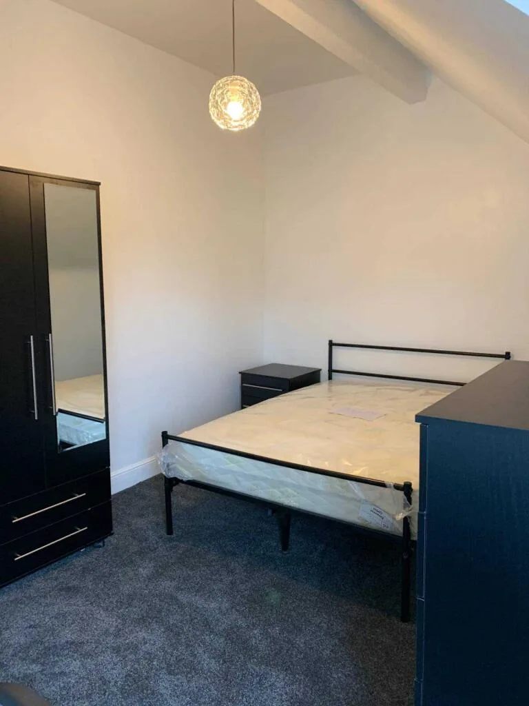 5 bedroom terraced house for rent