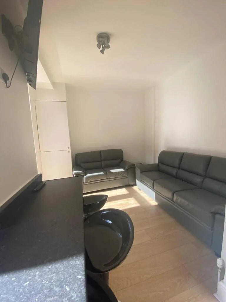 5 bedroom terraced house for rent