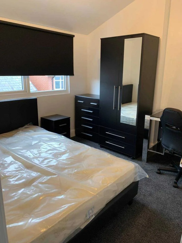 5 bedroom terraced house for rent