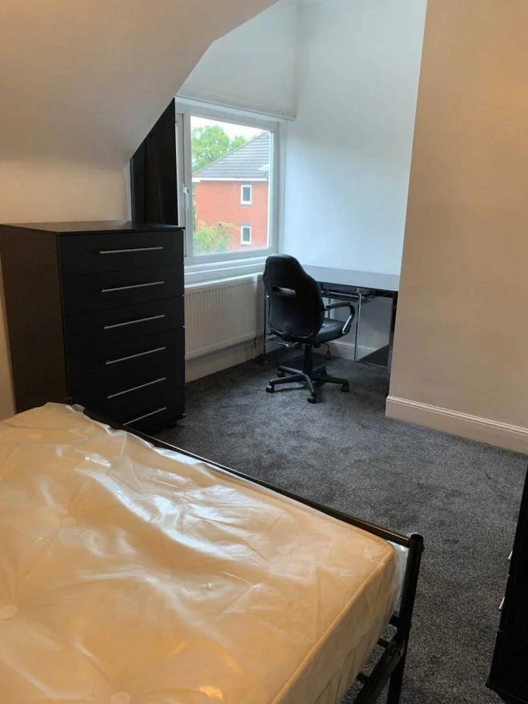 5 bedroom terraced house for rent