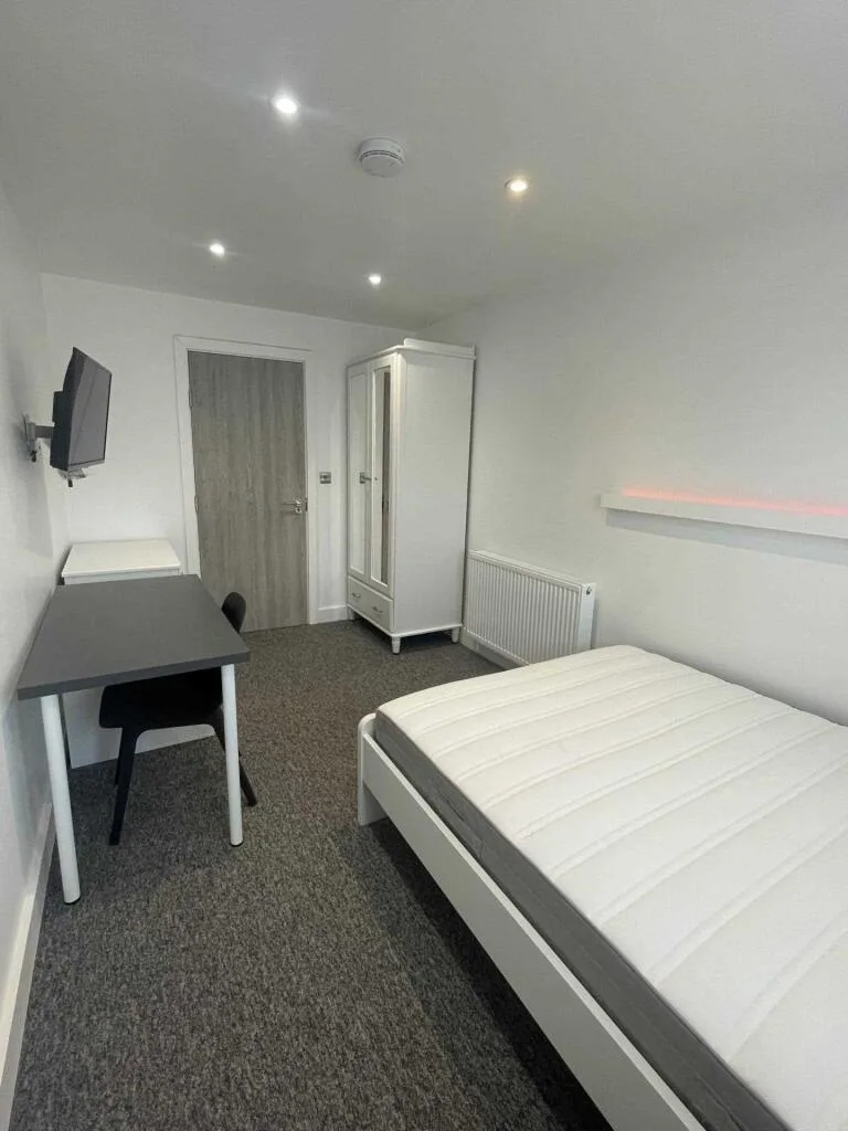 6 bedroom terraced house for rent