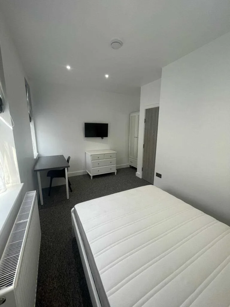 6 bedroom terraced house for rent