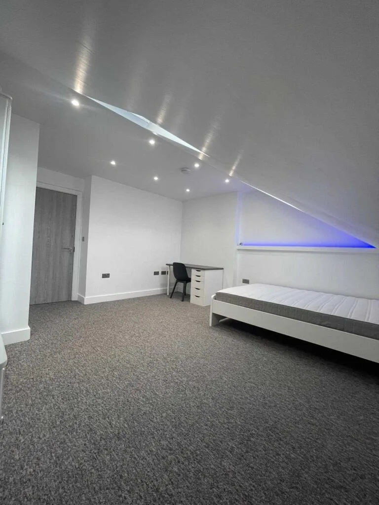 6 bedroom terraced house for rent