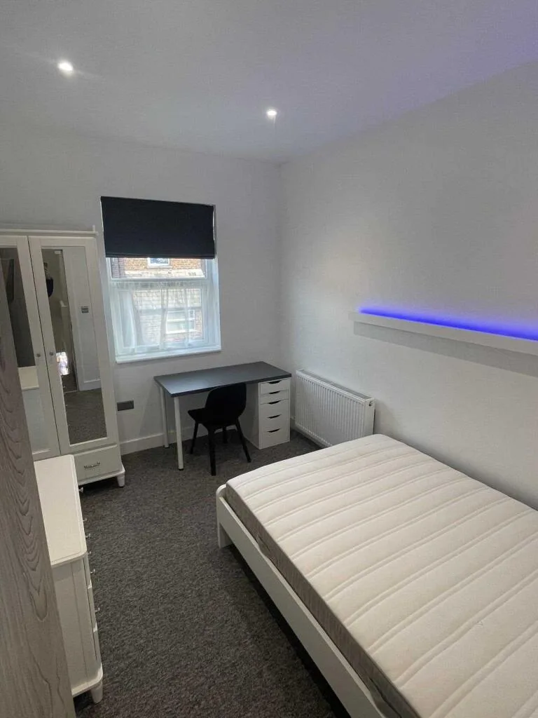 6 bedroom terraced house for rent