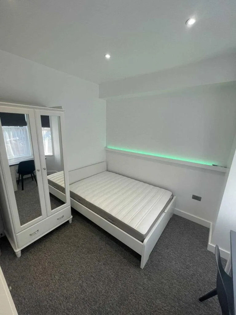 6 bedroom terraced house for rent
