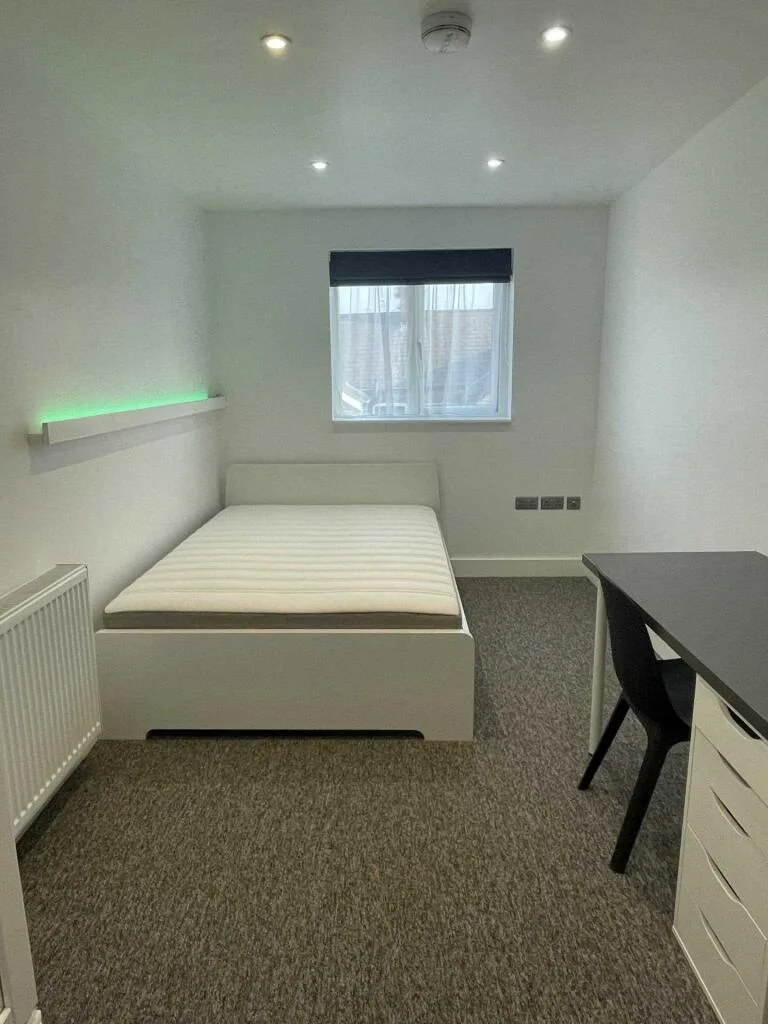 6 bedroom terraced house for rent
