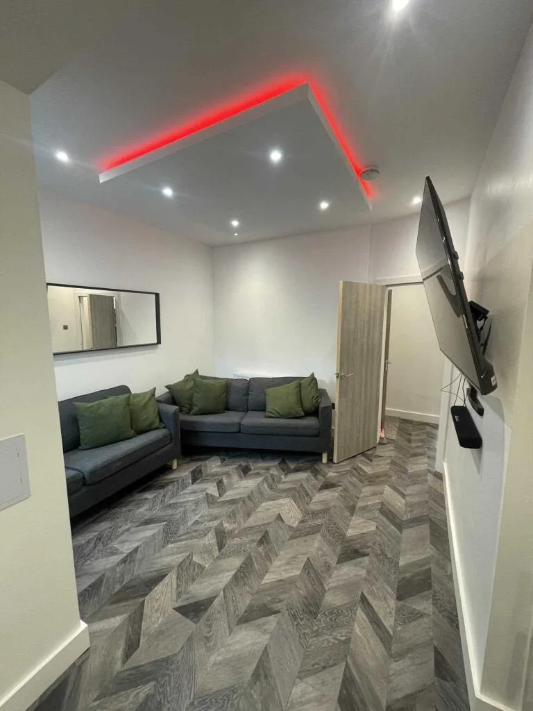 6 bedroom terraced house for rent