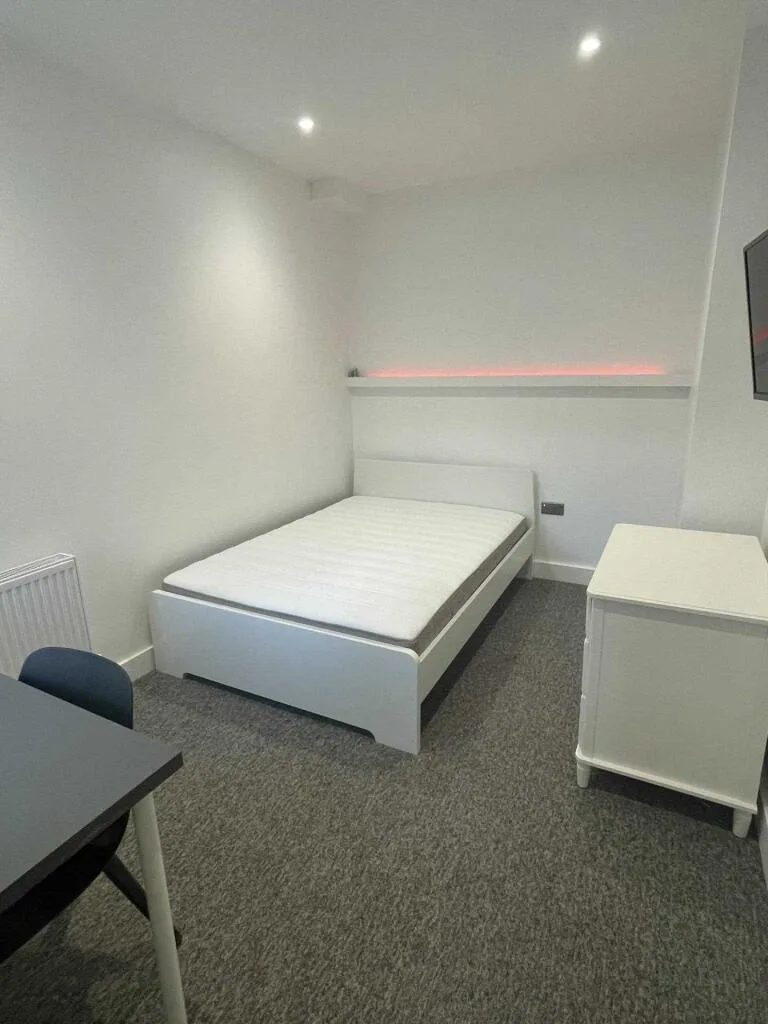 6 bedroom terraced house for rent