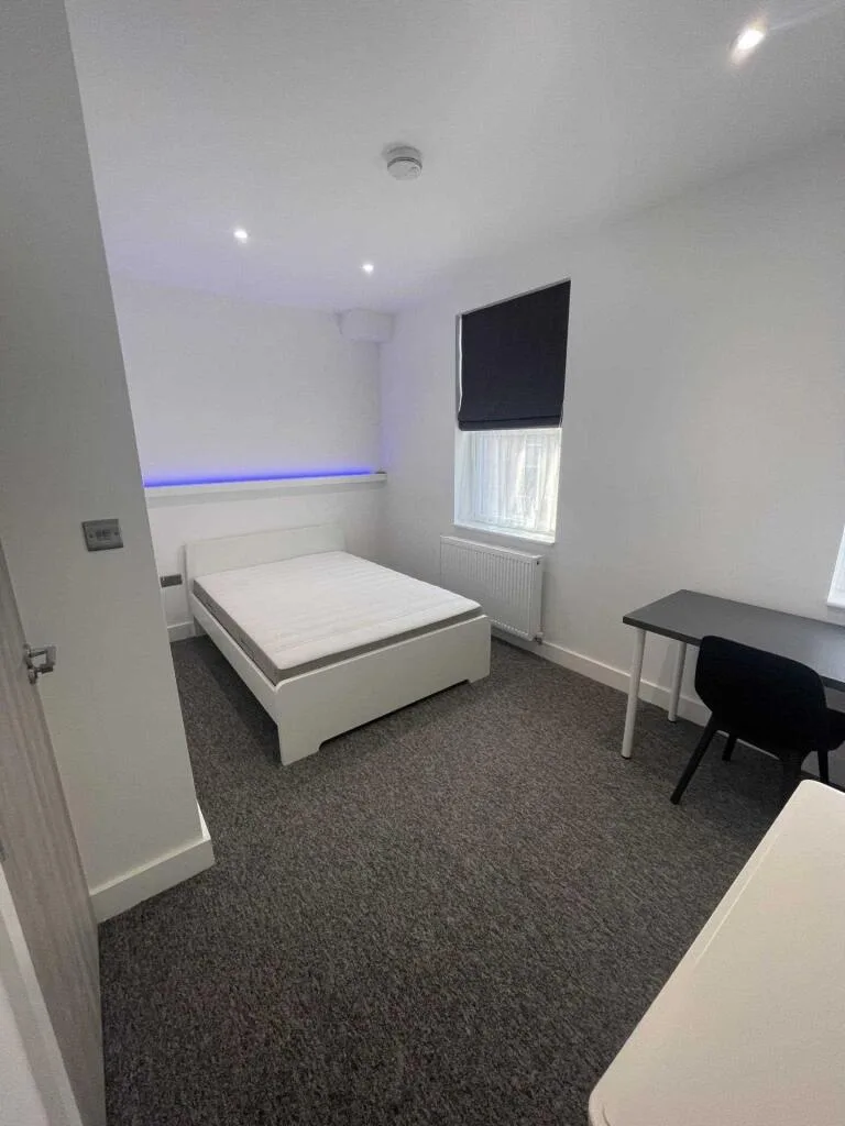 6 bedroom terraced house for rent