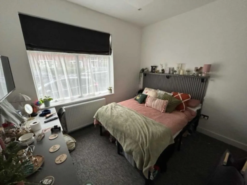 6 bedroom terraced house for rent