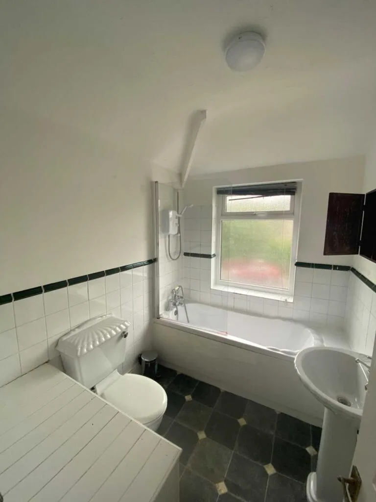 3 bedroom semi-detached house for rent