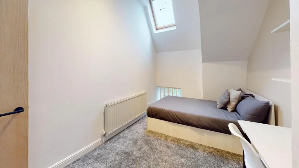 5 bedroom flat for rent