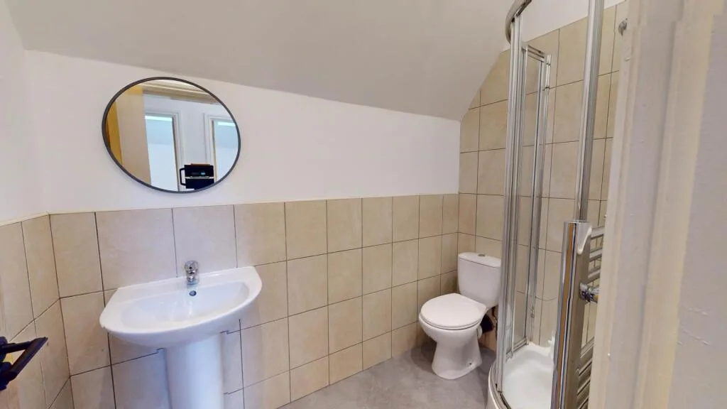 5 bedroom flat for rent