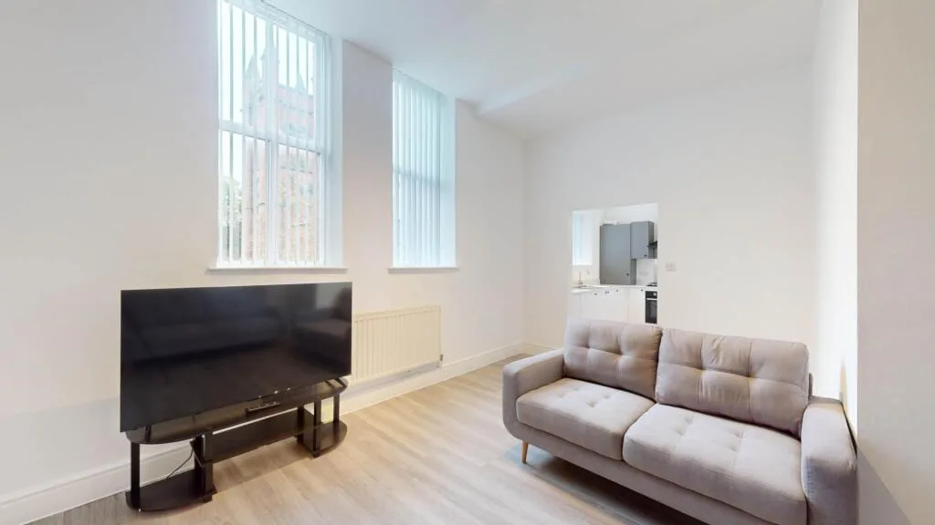 5 bedroom flat for rent