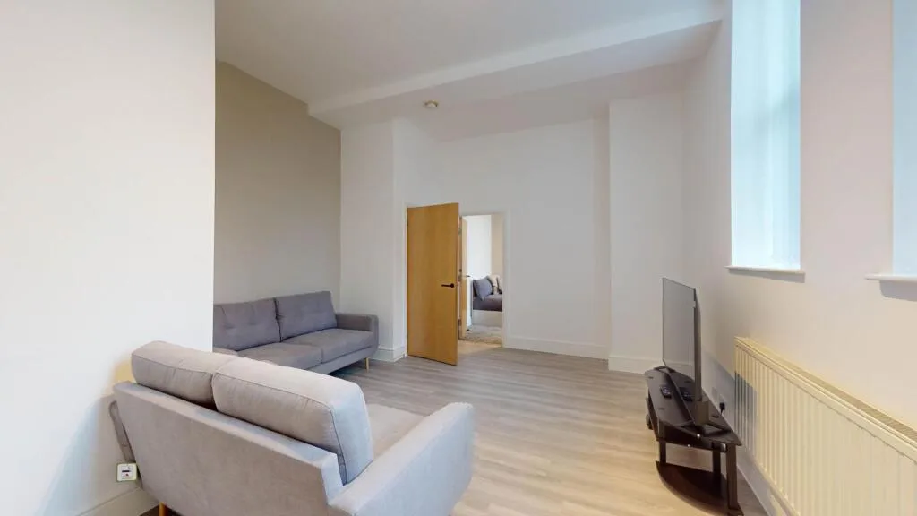5 bedroom flat for rent