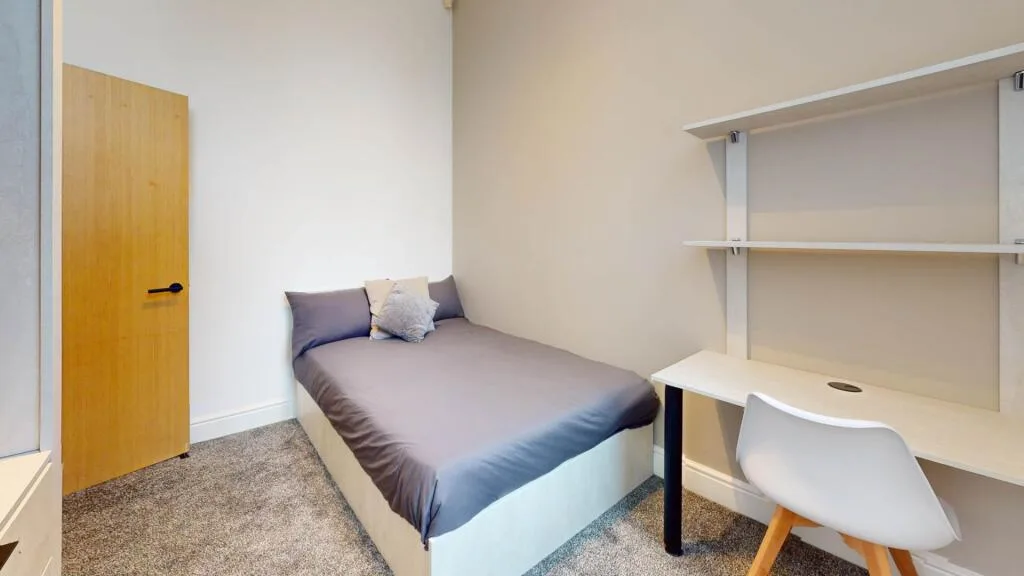 5 bedroom flat for rent
