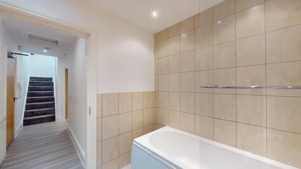 5 bedroom flat for rent